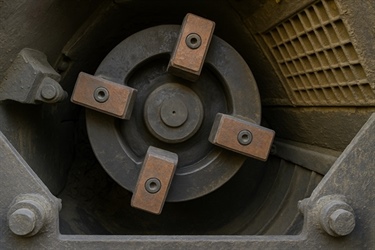 چرا کیفیت روپوش روتور در عملکرد سنگ شکن کوبیت حیاتی است؟